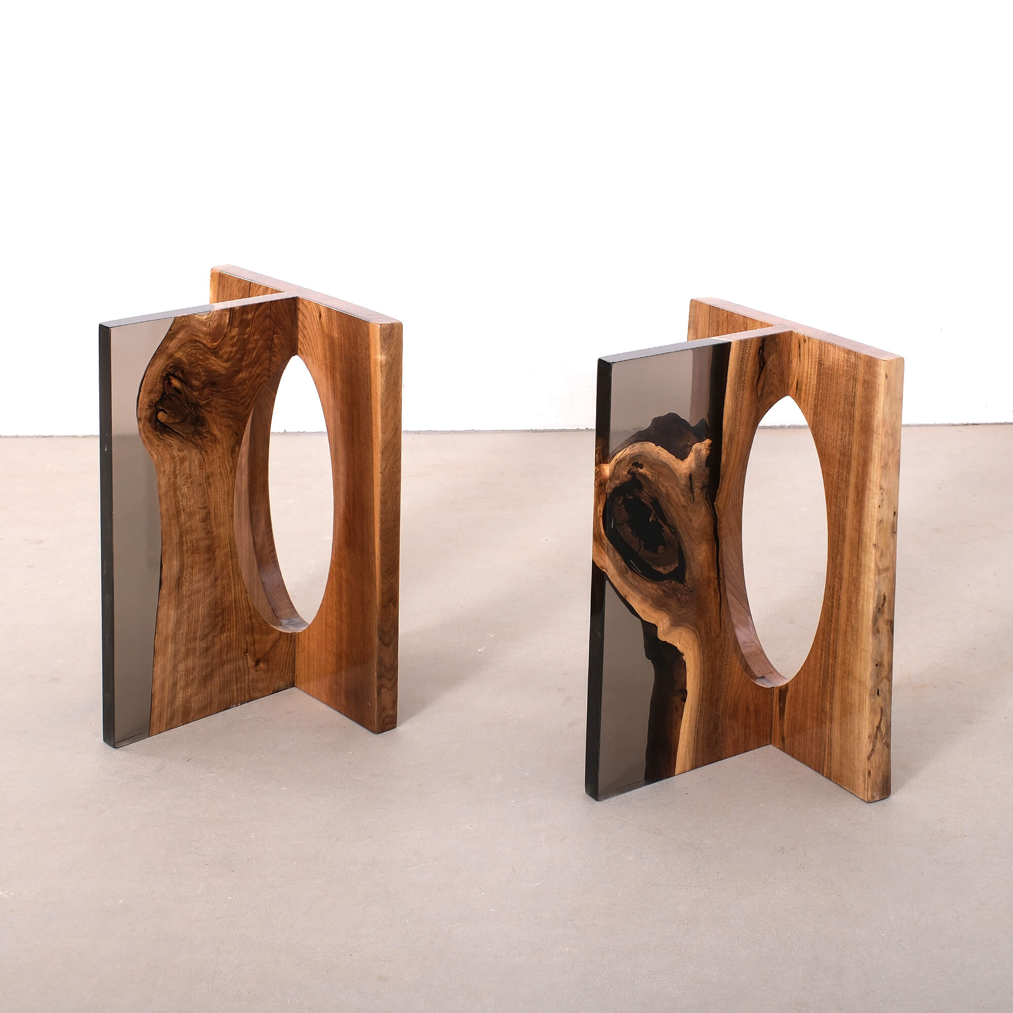 Pieds de table ovales ajourés en acrylique et bois massif EPW-96