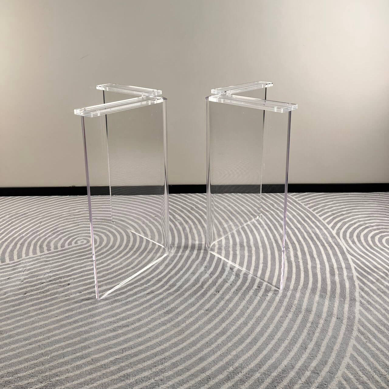 Pieds de table en acrylique transparent à cadre en V EAT-21