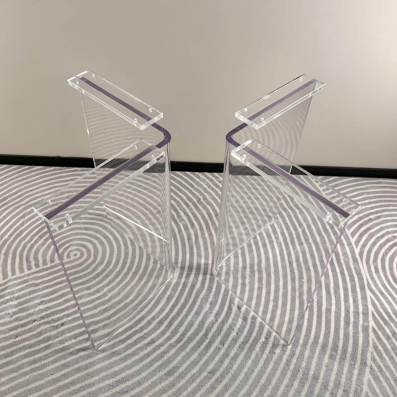 Pieds de table en acrylique transparent à cadre en V EAT-21